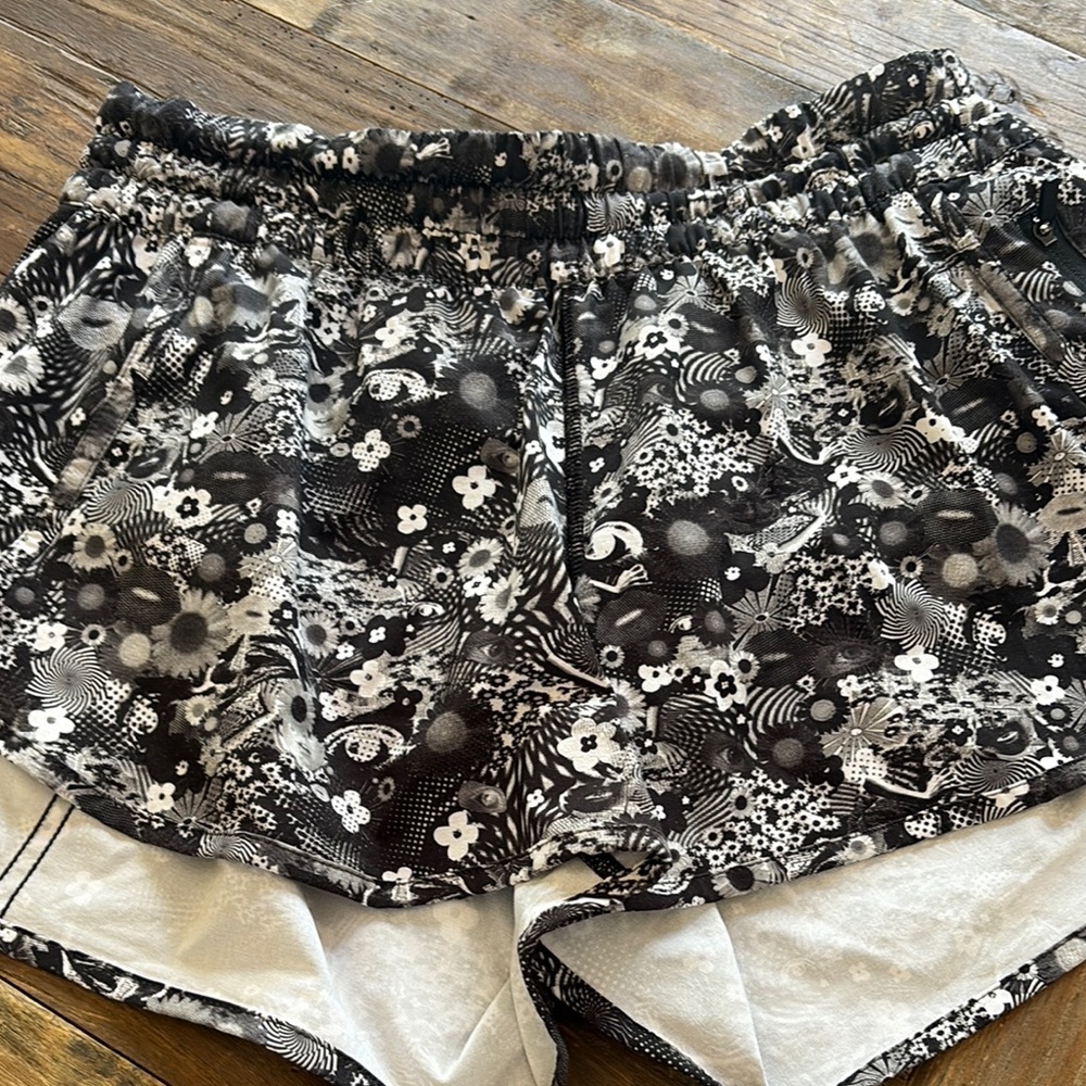 SEAWHEEZE lululemon hotty hot shorts size 12 with 4” length